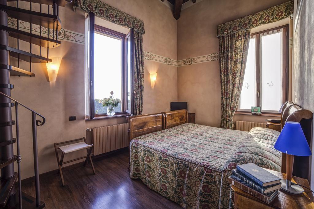 Al Borducan Romantic Hotel - Adults Only Varese Habitación foto